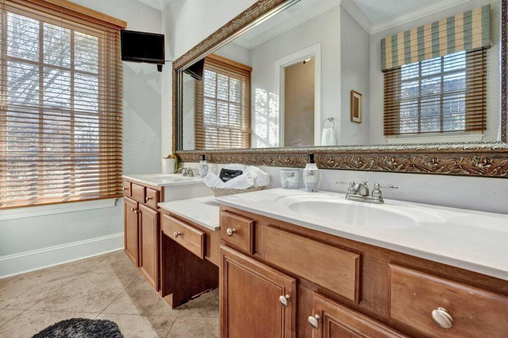 Luxury Home With Outdoor Patio And Game Room Мемфис Экстерьер фото