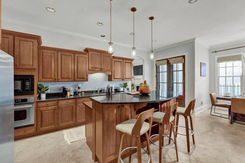 Luxury Home With Outdoor Patio And Game Room Мемфис Экстерьер фото