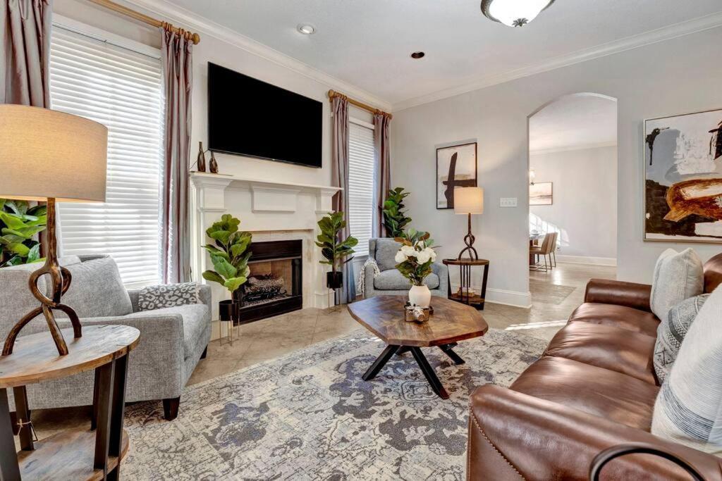 Luxury Home With Outdoor Patio And Game Room Мемфис Экстерьер фото