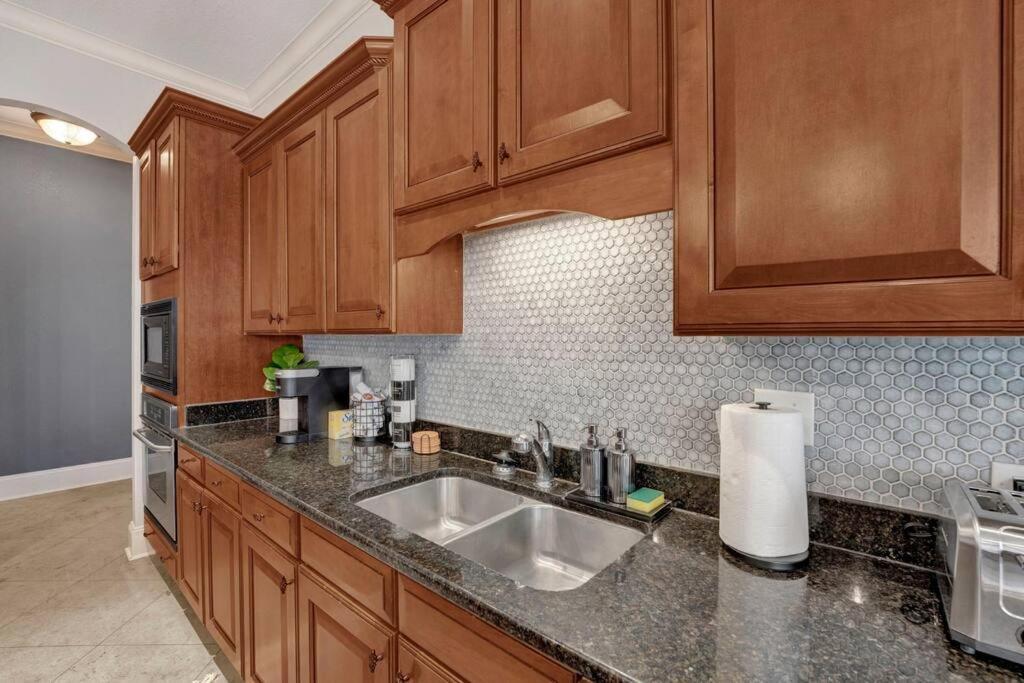 Luxury Home With Outdoor Patio And Game Room Мемфис Экстерьер фото